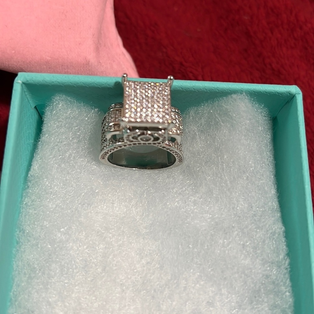 Fashionable Ring